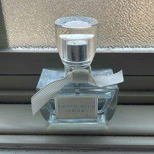 Faith Hill perfume True